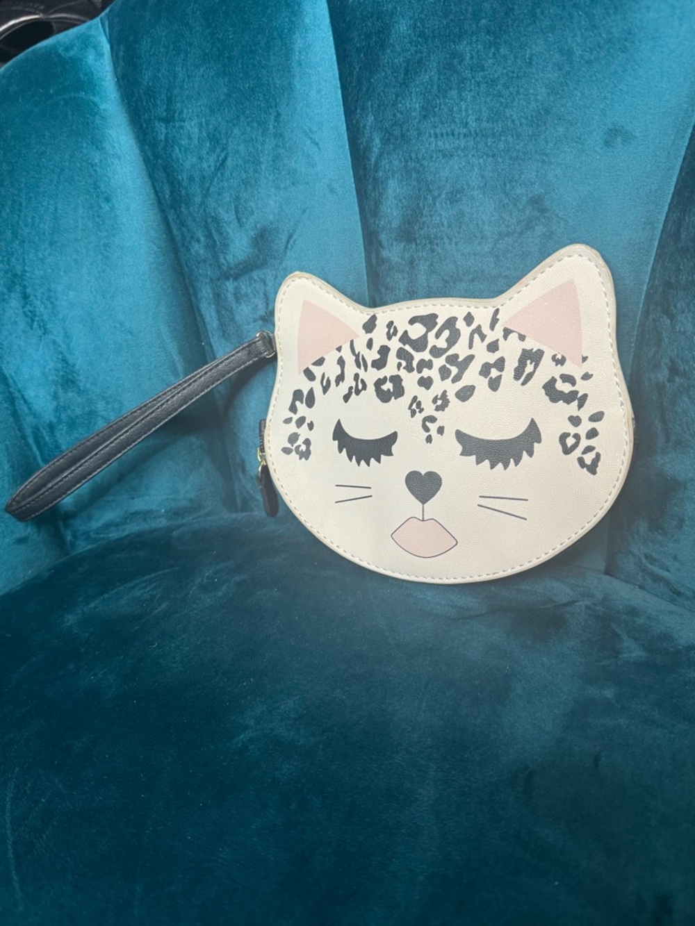 Betsey Johnson Whimsigoth Cat Face Leopard Print Wristlet - Cream & Black 😻🐈‍⬛